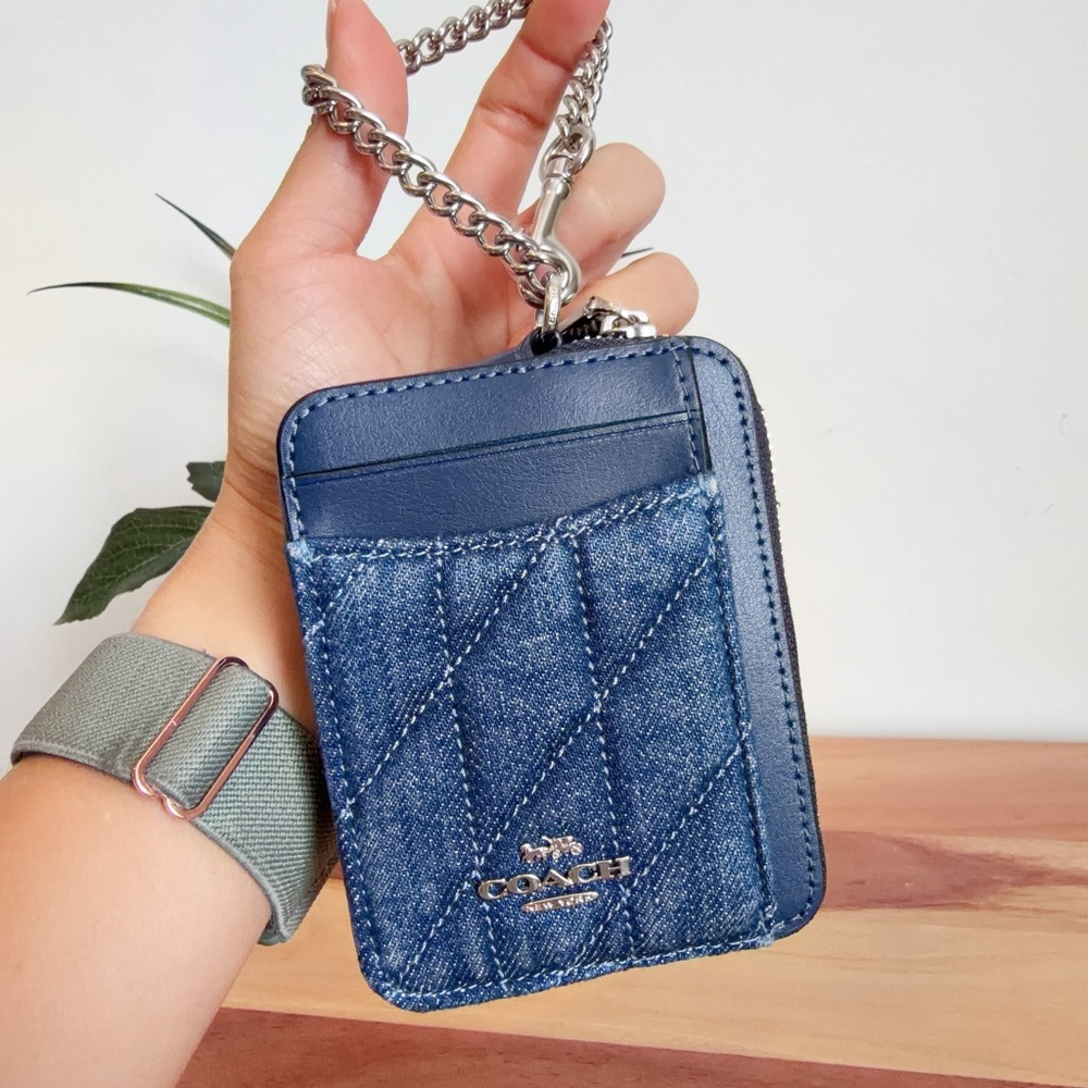 NWT Coach Zip Card Case blue denim
With Quilting - Picture 2 of 5